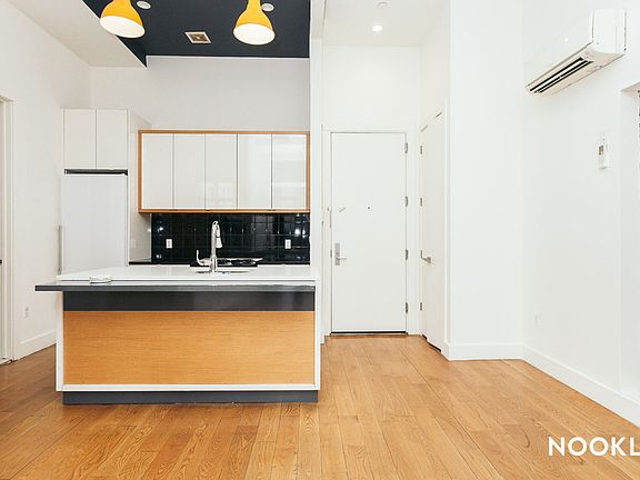 4th image of 140 Manhattan Ave APT 1B