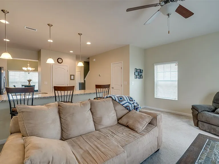 1304 Cozart St #317 — Photo 9