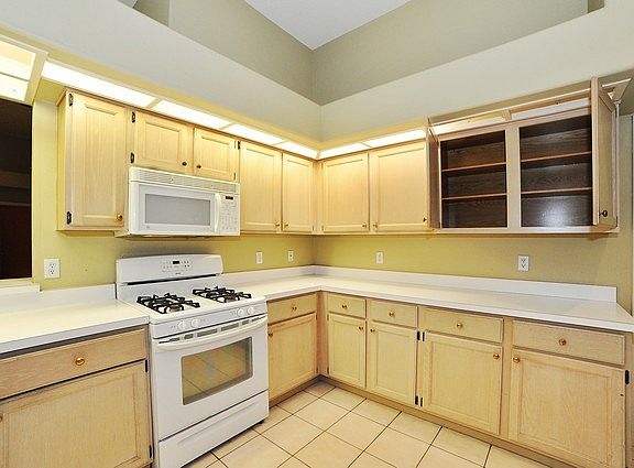 2nd image of 15903 Benton Ct