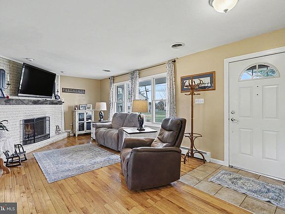 3rd image of 60 Fairway Dr