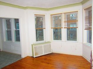 8009 Edgewater Rd APT 207, Riverside, IL 60546