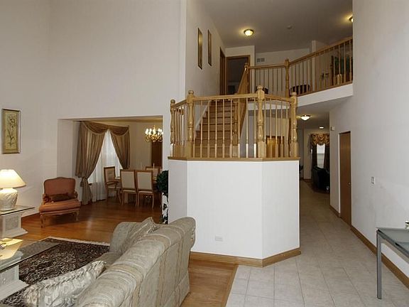 4th image of 409 Lela Ln