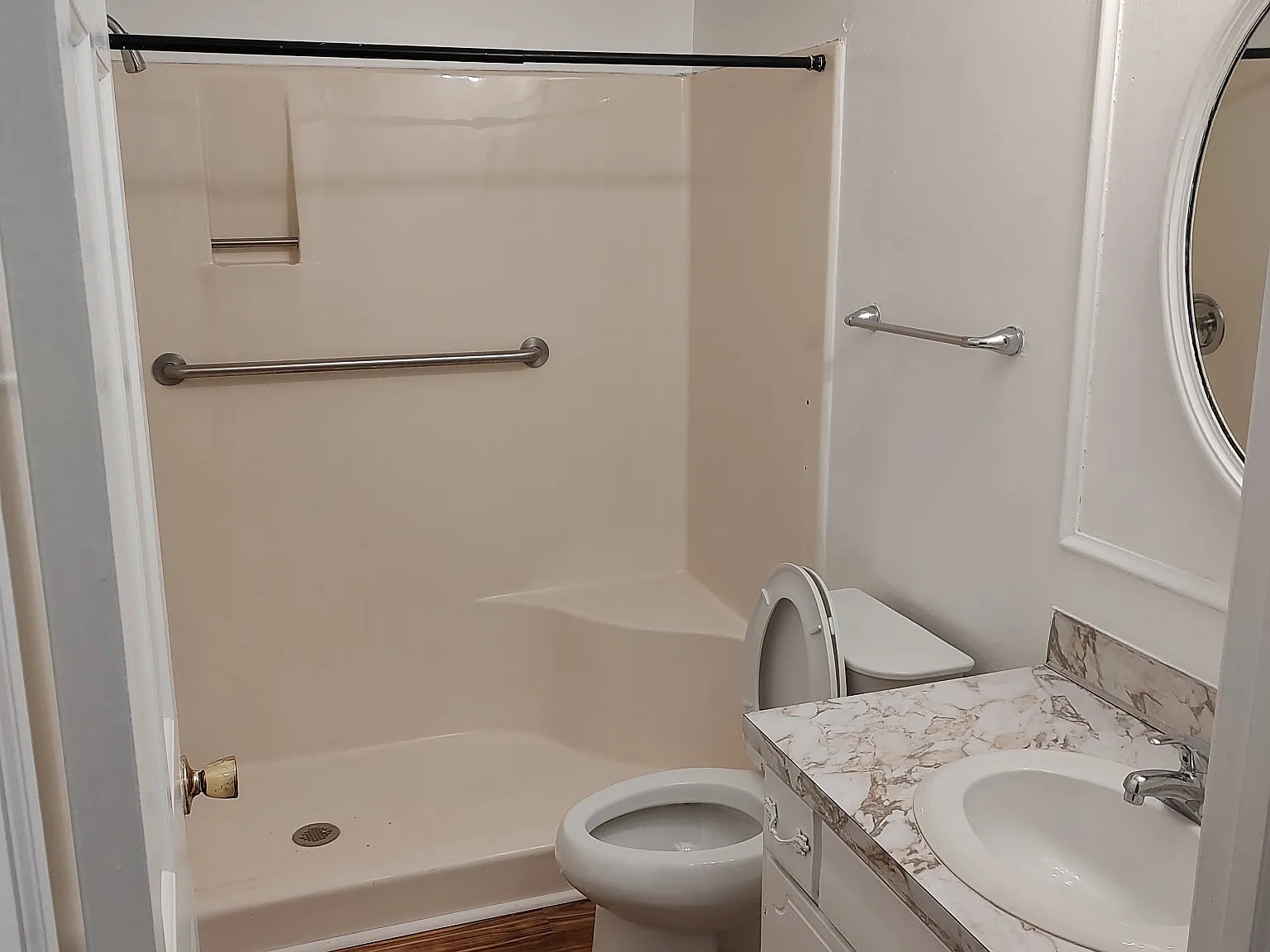 2 bed, 1800 sqft, $1,500 — Photo 4