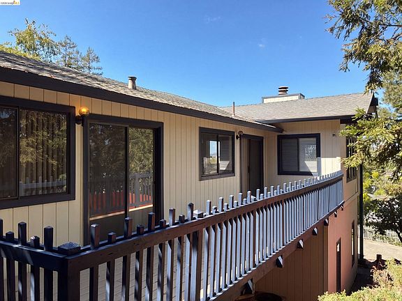5th image of 2281 Yale St