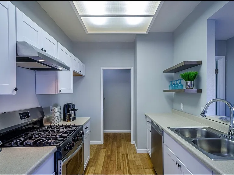 2412 Village Grn — Photo 5