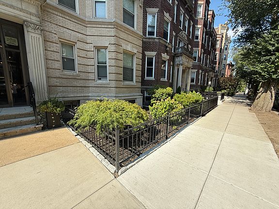 3rd image of 25 Queensberry St #320d3e993
