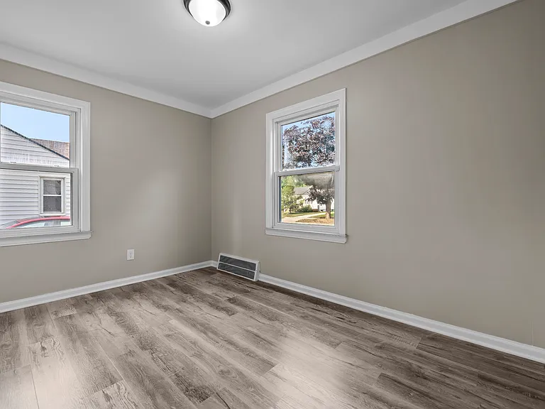 28526 Brentwood St — Photo 13