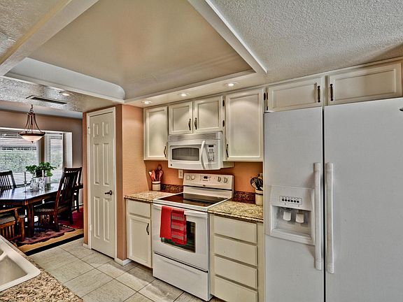 3rd image of 207 E Helena Dr