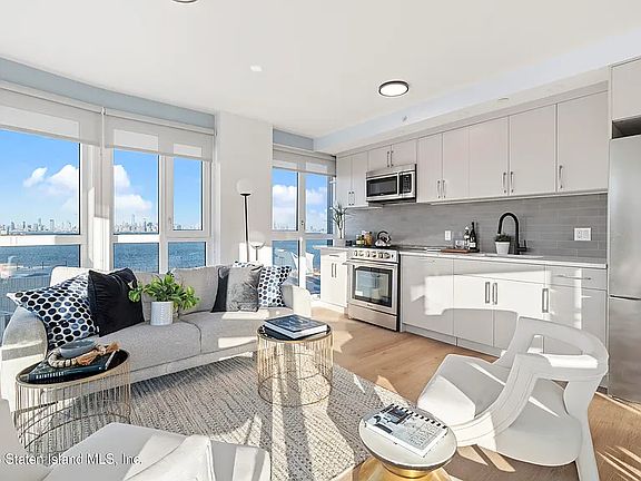 3rd image of 5 Stuyvesant Pl #3G