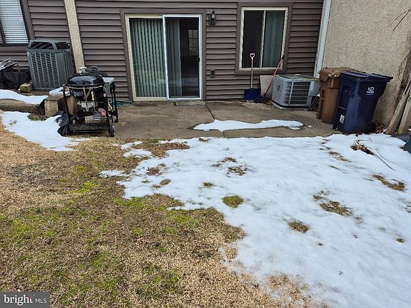 2nd image of 401 Woodside Cir