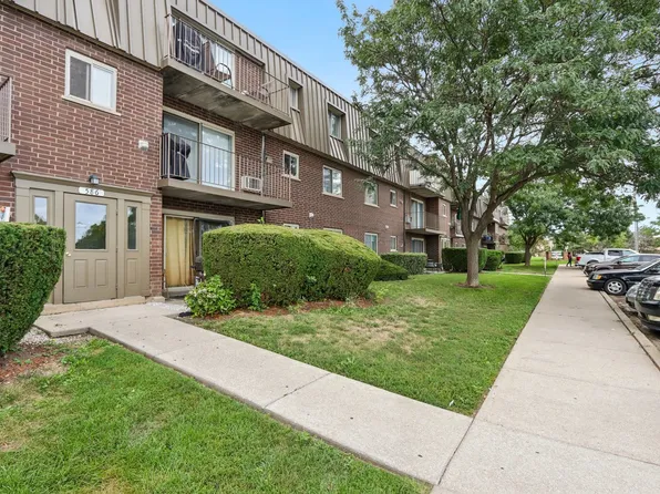 586 Fairway View Dr APT 1A, Wheeling, IL 60090