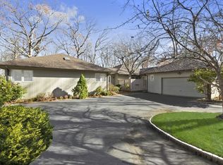 100 Light House Ln, Southold, NY 11971