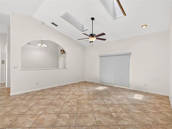4th image of 196 Waterview Cir