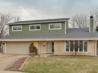 207 Acorn Ct, Schaumburg, IL 60193