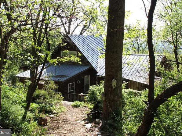 446 Spring Dr, Stanardsville, VA 22973