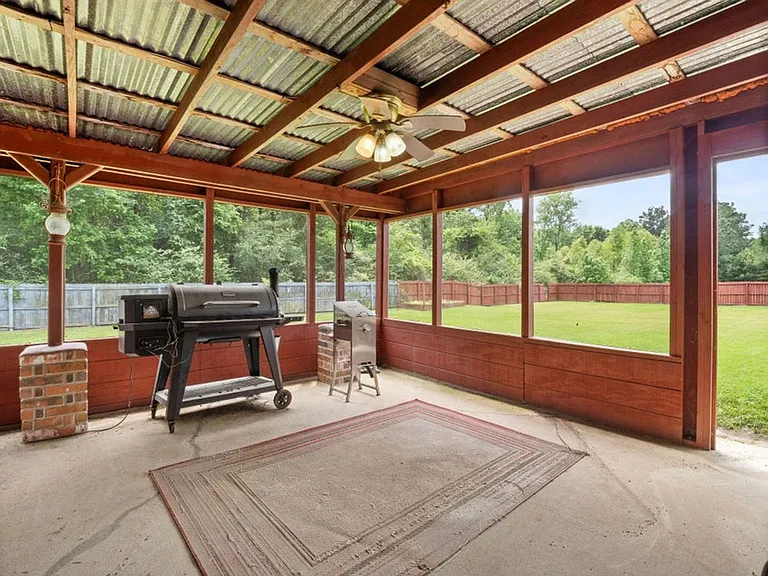 315 Veterans Ln — Photo 22