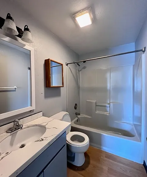 3322 Lombard Ave #2 — Photo 5