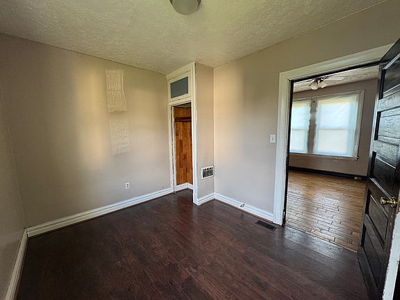 2nd image of 701 N Huron St Floor 1