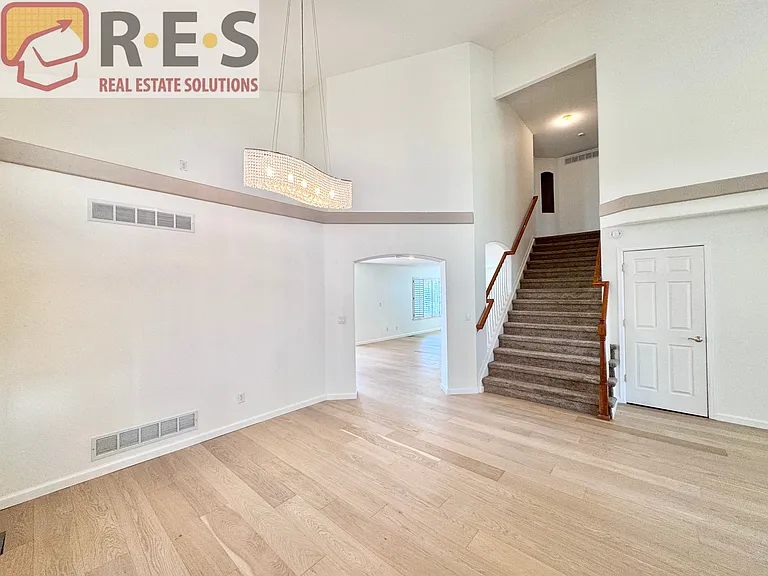 10242 Jill Ave — Photo 5