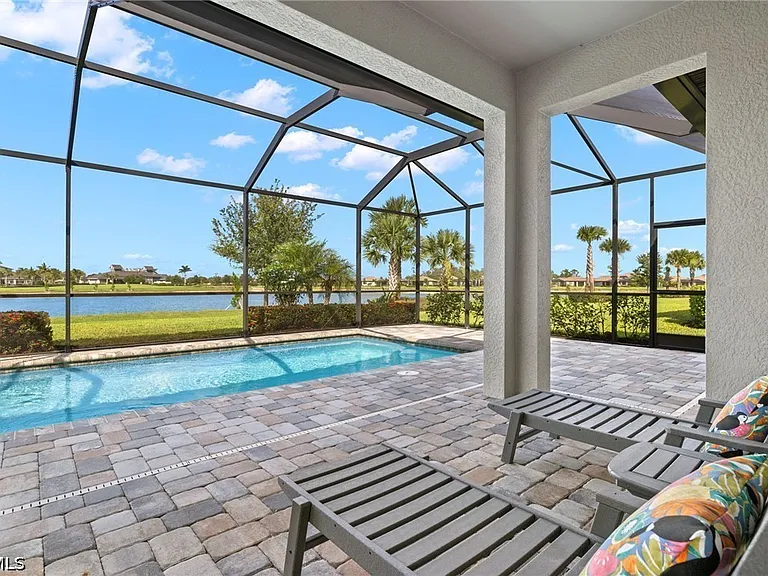 19564 Utopia Ln — Photo 10