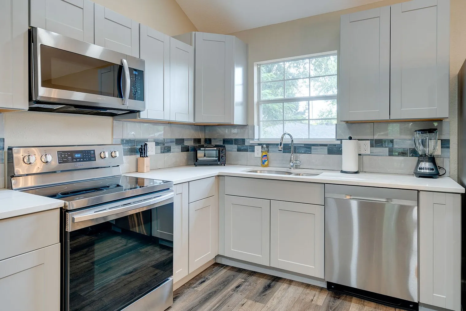 2 bed, 1.0 bath, 936 sqft, $2,483 — Photo 4