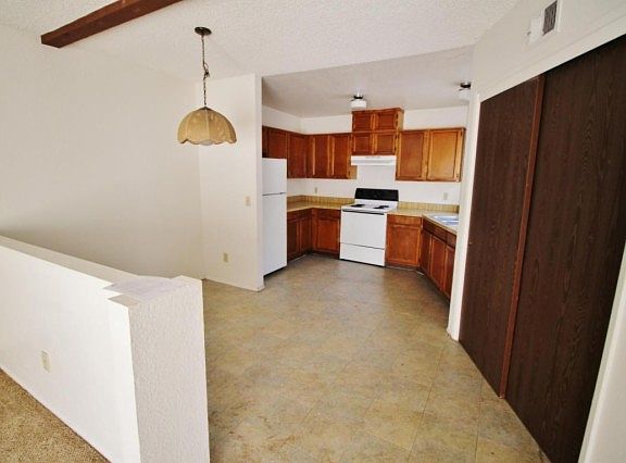 3rd image of 3628 E Blacklidge Dr