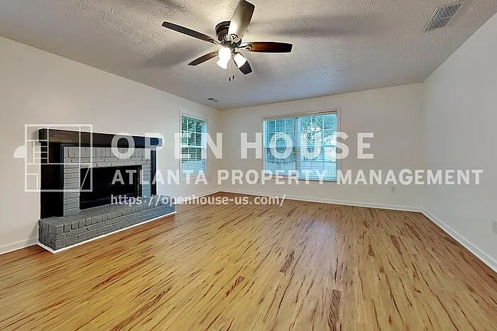 5 bed, 3.0 bath, 2690 sqft, $2,490 — Photo 4