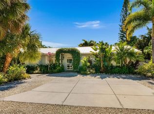 207 Peacock Ln, Holmes Beach, FL 34217