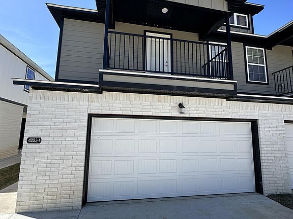2nd image of 4223 Santa Fe St #1
