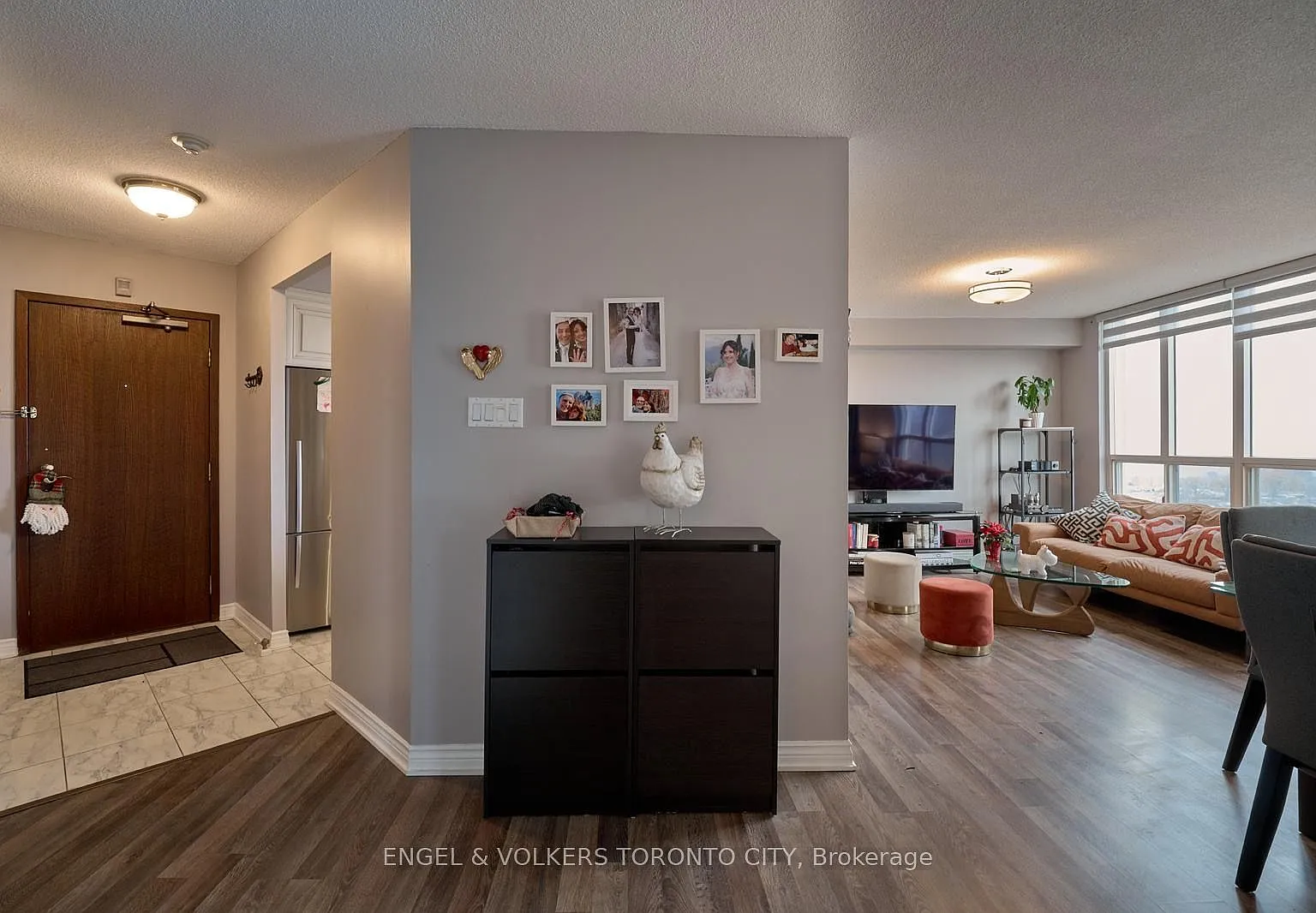 2285 Lake Shore Blvd W — Photo 1
