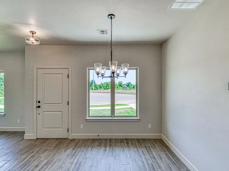 8101 Solare Pl — Photo 9