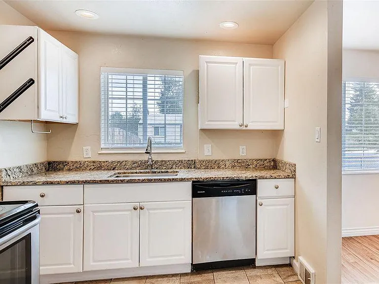3400 Dexter St — Photo 12