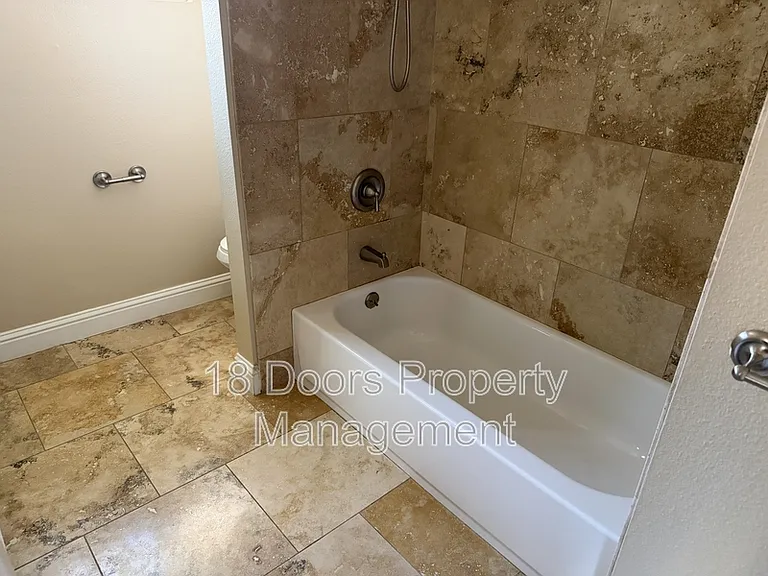 11035 Forestview Ln — Photo 34