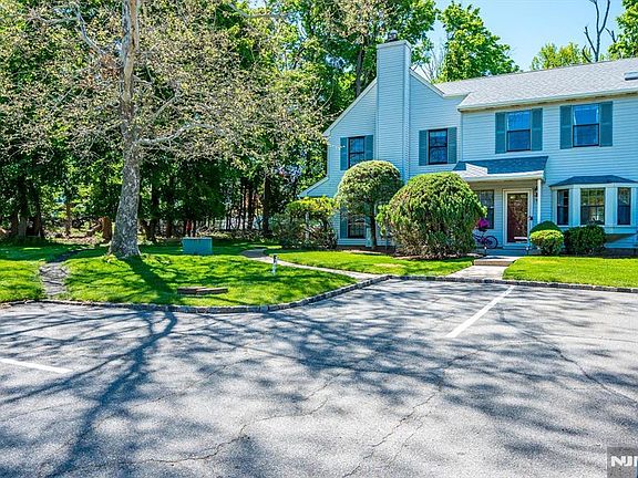 4th image of 1402 Maplecrest Rd #1402