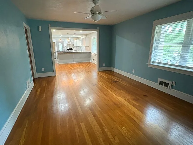 3 bedroom 3 bath in Spartanburg with Lots of Space Workshop in the garage!! — Photo 37