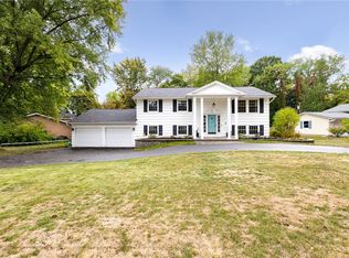 5 Ascot Dr, Rochester, NY 14624