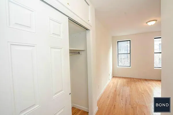 Rented by Bond New York | media 17