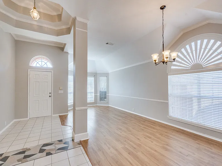 2509 Hunters Run Dr — Photo 2