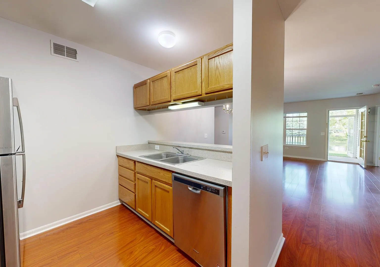 3 bed, 2.0 bath, 1236 sqft, $2,400 — Photo 3