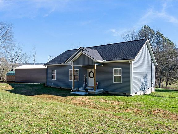 3rd image of 106 Gazelle Dew Rd NE