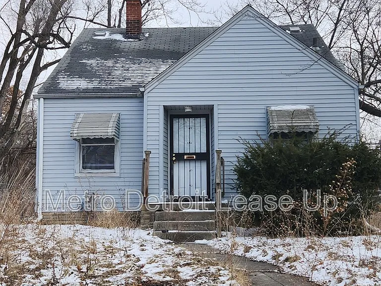 12000 Plainview Ave — Photo 1