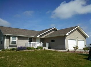 8450 Hidden Hills Rd, Kearney, NE 68845