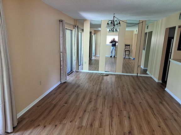 4th image of 140 Orchid Woods Ct APT 1C