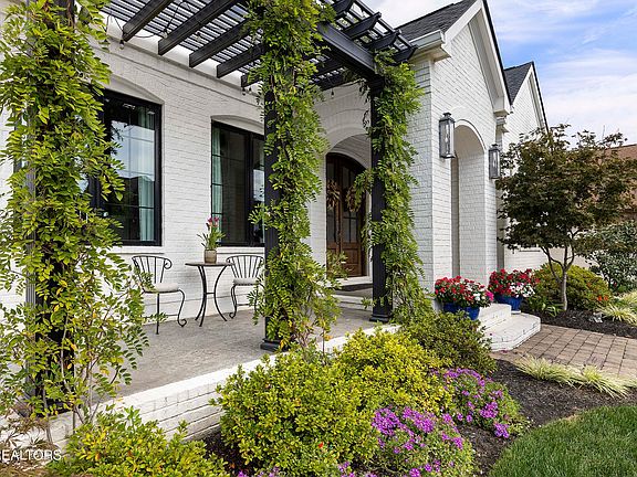 3rd image of 1635 Yachtsman Way