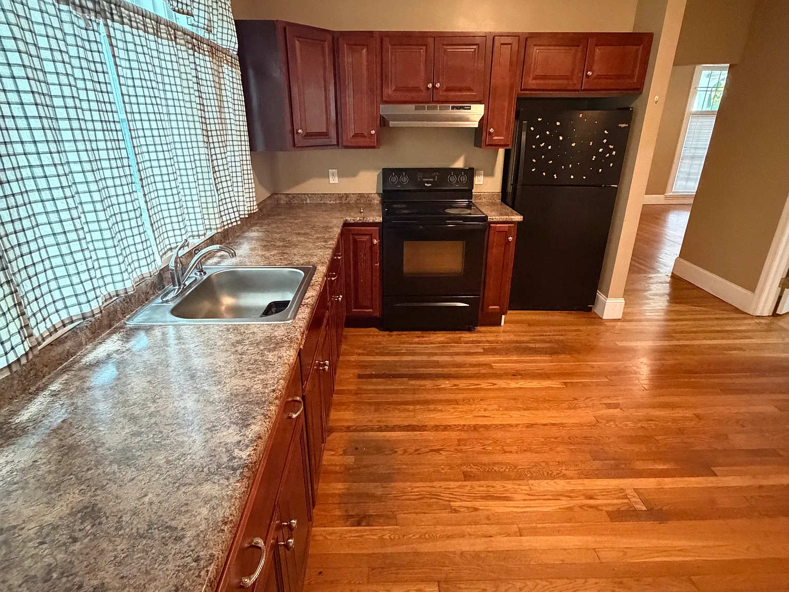 3 bed, 1177 sqft, $2,650 — Photo 4