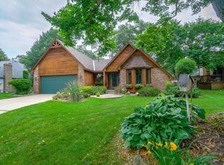 5776 Churchill St, Saint Paul, MN 55126