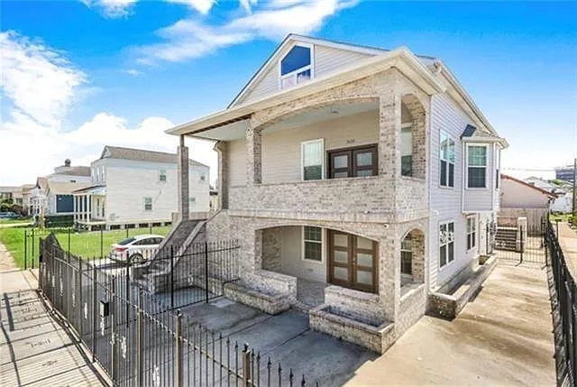 3 bed, 2.0 bath, 1736 sqft, $3,000 — Photo 1