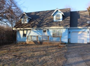530 E 7th St, Lecompton, KS 66050