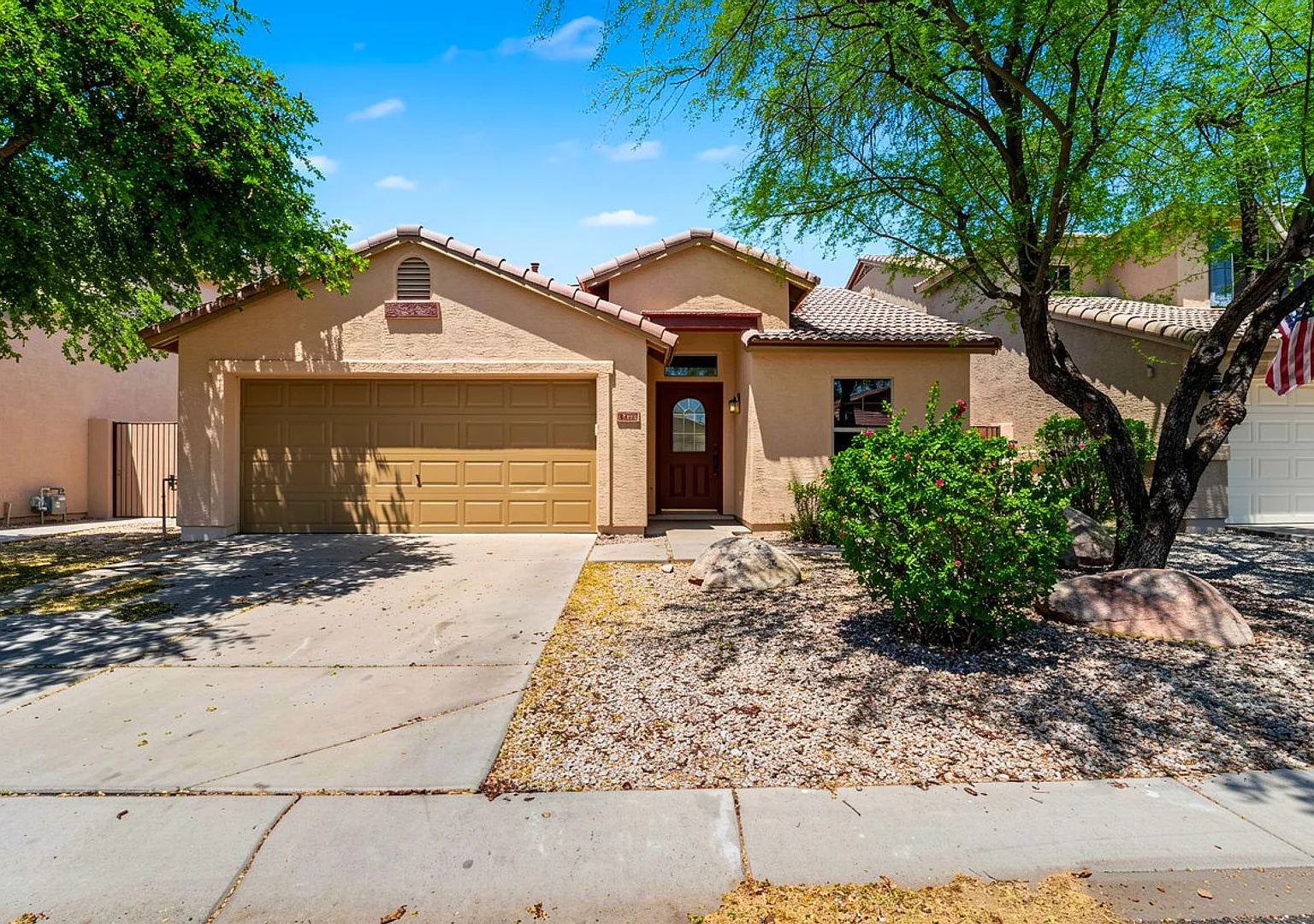 Well maintained 3 bedroom home in Cave Creek AZ - Available Today! — Photo 3