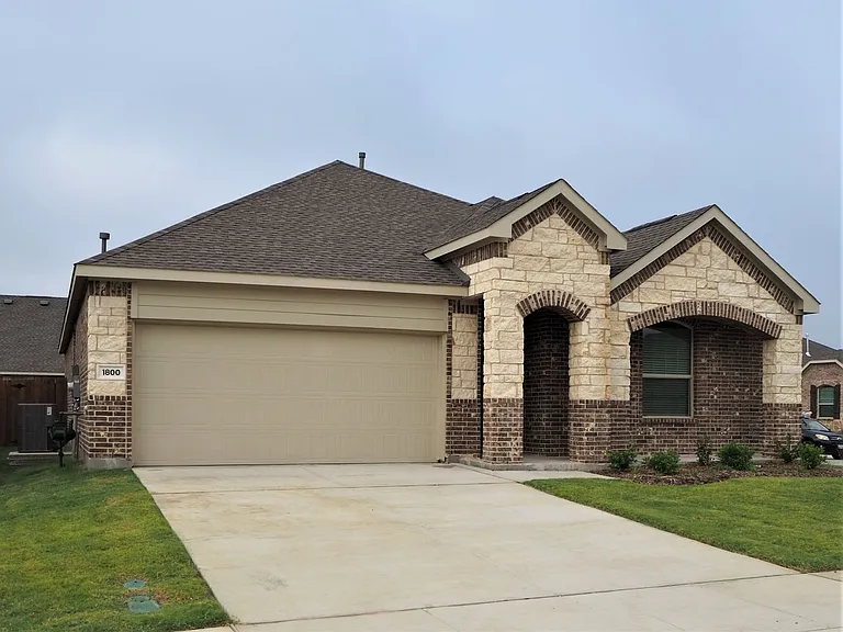 1800 Lakegrove Rd — Photo 2